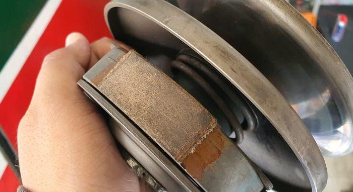 Ini Tips Kampas Ganda Motor Matik Bisa Awet Tahunan, Astra Motor Natar: Caranya Mudah, Hindari Kebiasaan Ini!